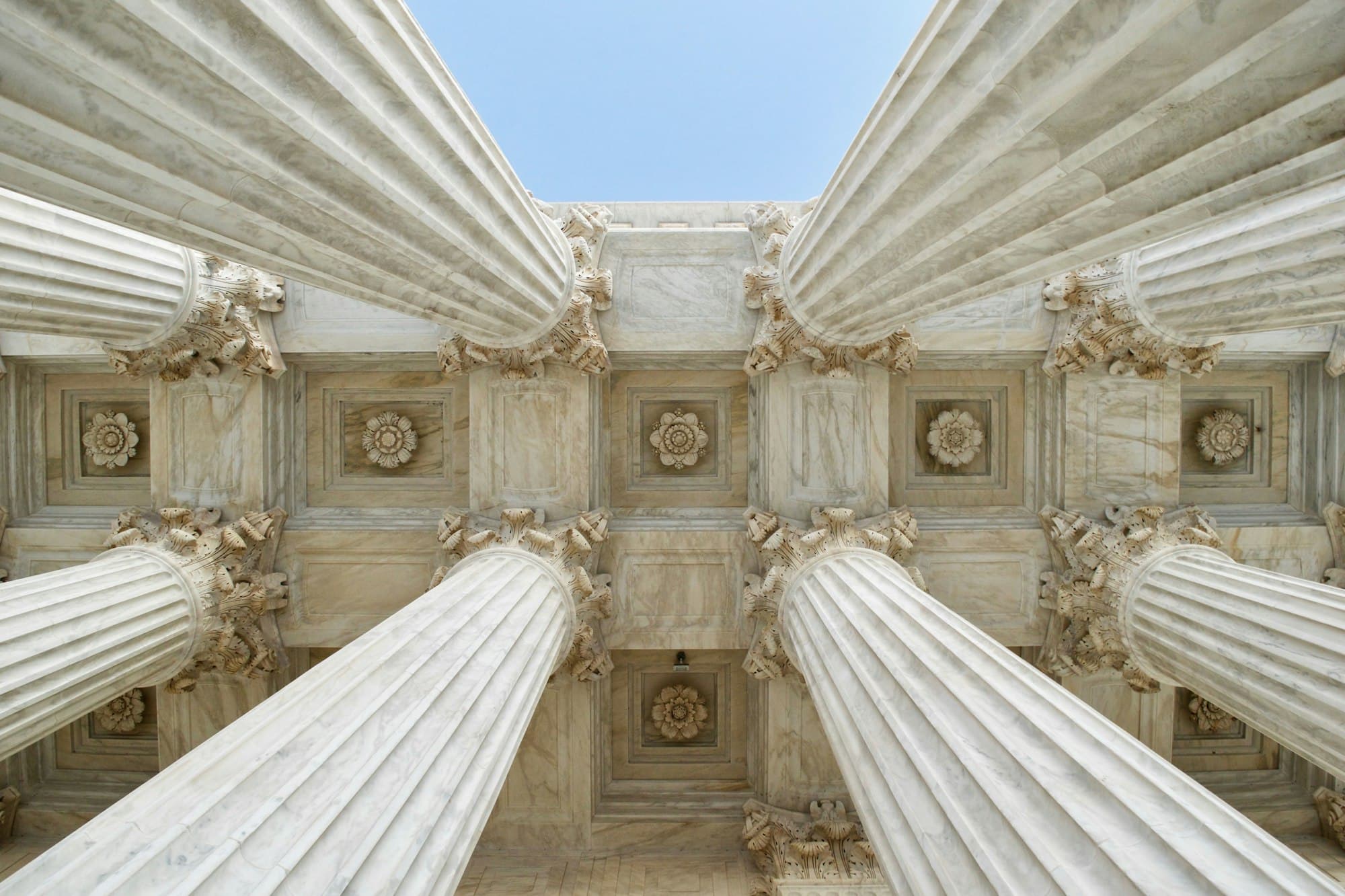 Palais de justice — colonnes corinthiennes